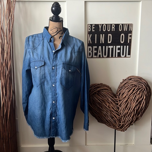 Artisan De Luxe Denim Shirt W/Frayed Hem And Striped Back - Picture 2 of 10